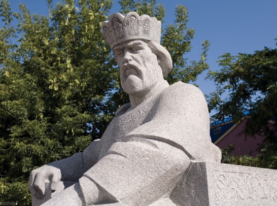 Фрагмент пам’ятника присвячений  Ярославу Мудрому .