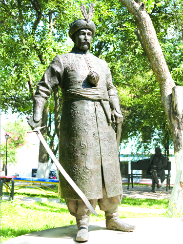 Hetman Bogdan Khmelnitsky Denkmal wurde in Kiew ( Garten der
Ukraine) im 2003 errichtet. Denkmalhöhe ist 2 Meter. Material-
Bronze. Autoren: Bildhauer O. Sidoruk und B. Krylov



