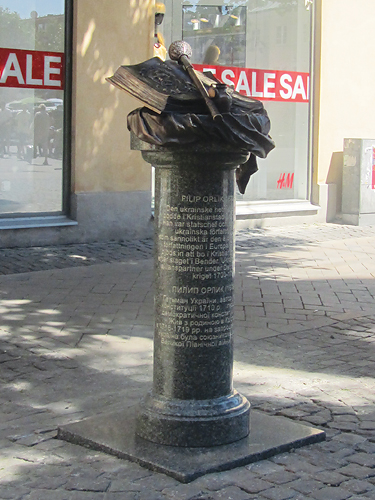 The monument was erected in Kristianstadt, year 2011. The monument is 1,5 meters high. Materials: granite, bronze. The authors are Boris Krylov and Oles Sidoruk.