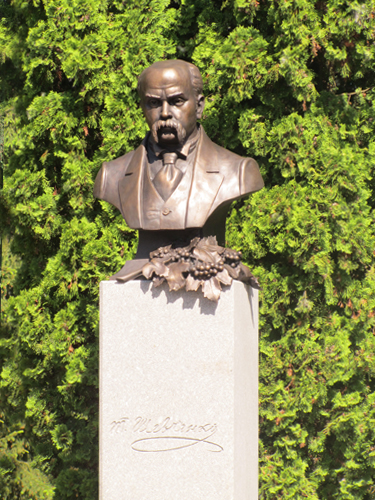 Taras Schewtschenko Denkmal 2012. Die Gesamthöhe des Denkmals ist 3,40 Meter. Bildhauer: O.Sidoruk, B. Krylov. Granit, Bronze.